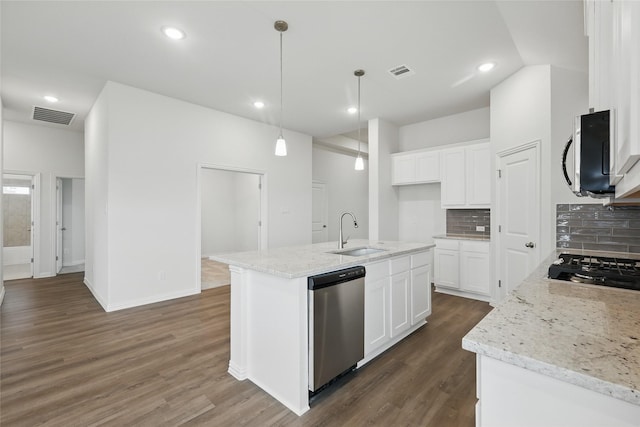 16109 Garden Dr, Celina, TX 75009 - kitchen featuring a sink, visible vents, dark wood-type flooring, and stainless steel appliances
