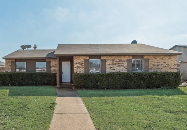 single story home featuring a front lawn