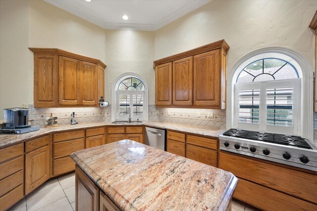 1604 Bridle Path, Corsicana, TX 75110 - kitchen featuring stainless steel appliances, a sink, plenty of natural light, tasteful backsplash, and crown molding