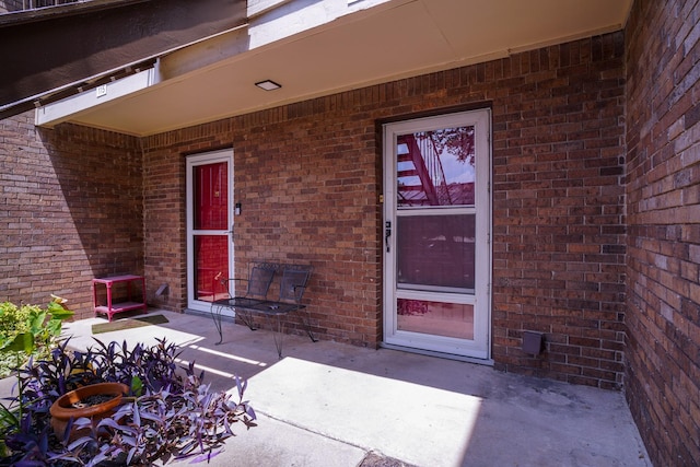 property entrance featuring a patio