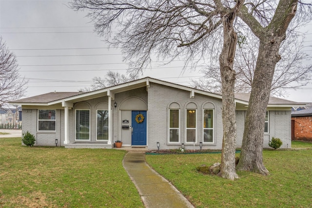 ranch-style house featuring a front lawn