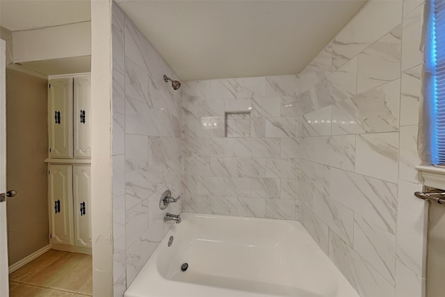 bathroom featuring tiled shower / bath