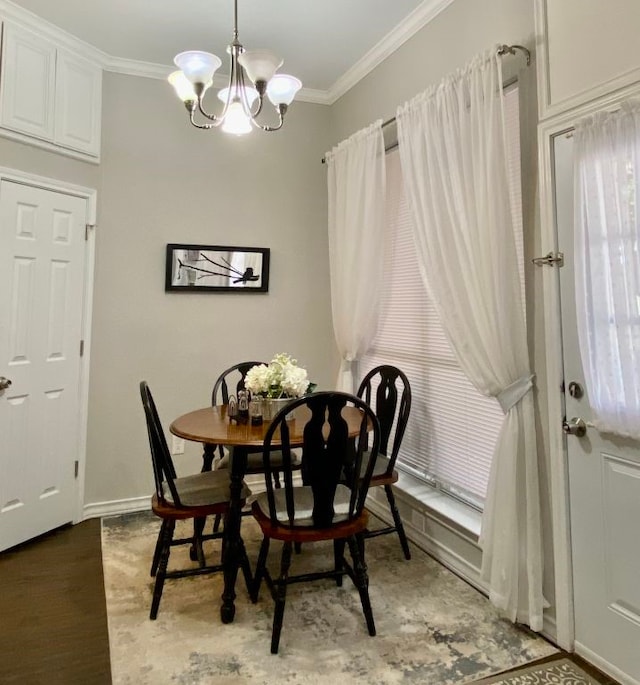 dining room featuring crown molding, an inviting chandelier, and light hardwood / wood-style flooring