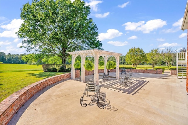 view of patio featuring a pergola