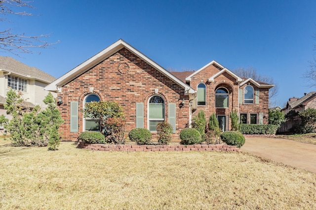 view of front of house with a front lawn