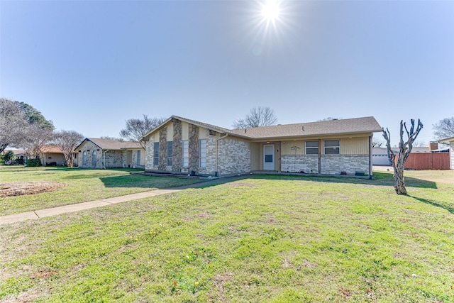 ranch-style house featuring a front yard