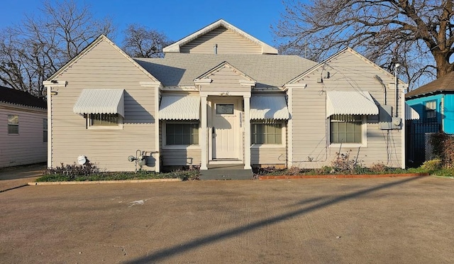 view of front of property