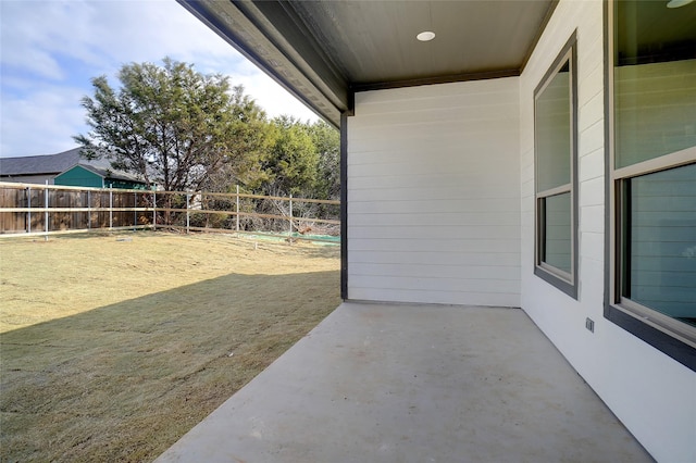 view of yard featuring a patio area