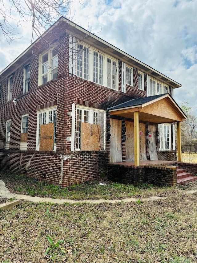 view of front facade featuring covered porch