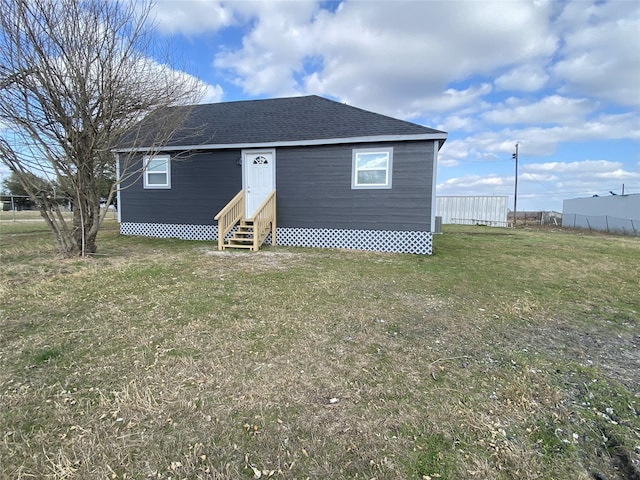 view of front facade with a front yard