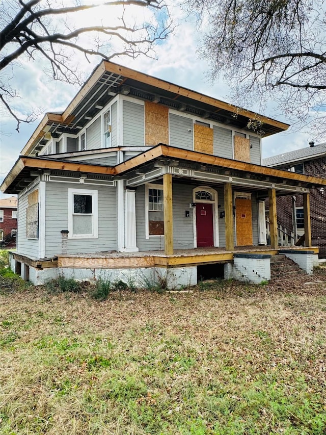 view of front of home with a front yard and covered porch