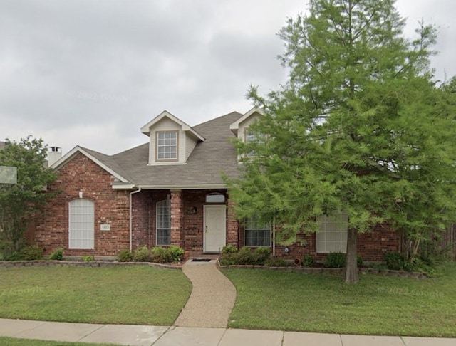 view of front of home featuring a front yard