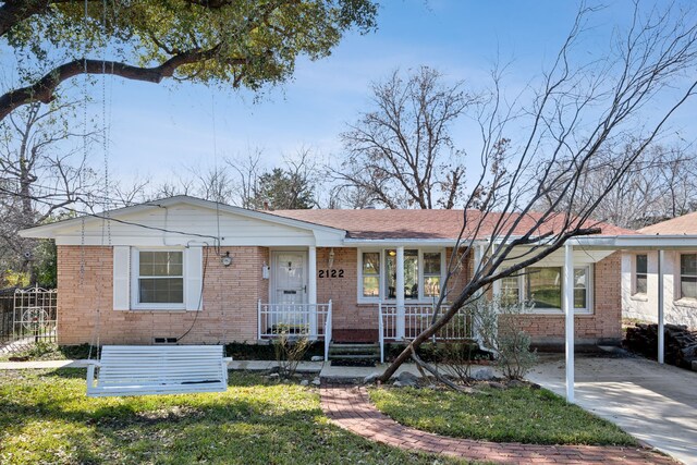 ranch-style house featuring a front lawn