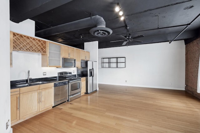 kitchen with sink, ceiling fan, appliances with stainless steel finishes, light brown cabinetry, and light wood-type flooring