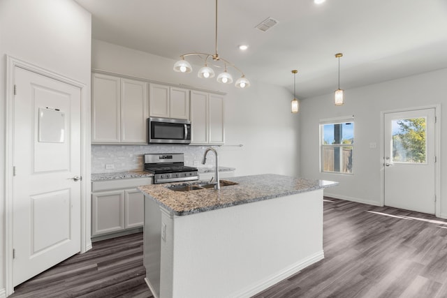 kitchen featuring stainless steel appliances, sink, a kitchen island with sink, and hanging light fixtures