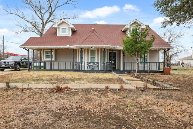 view of front facade with a porch and a front lawn