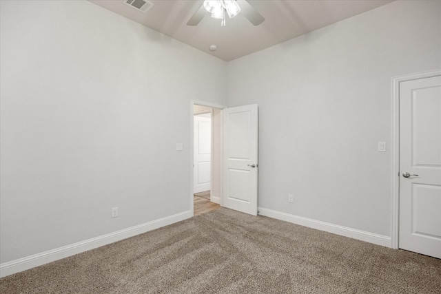 carpeted spare room featuring ceiling fan