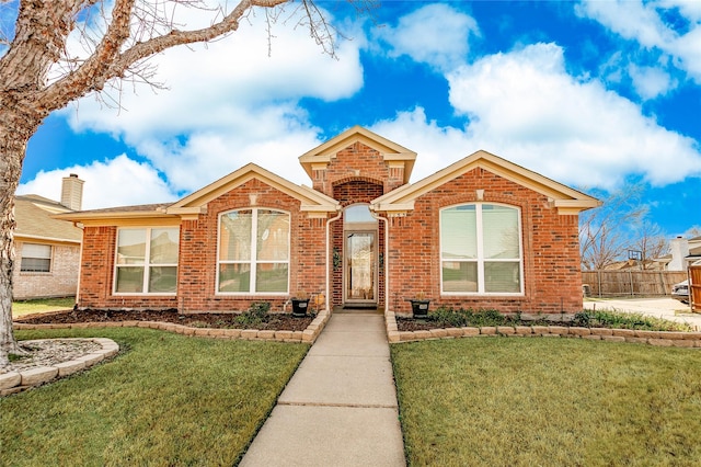 view of front of home with a front lawn