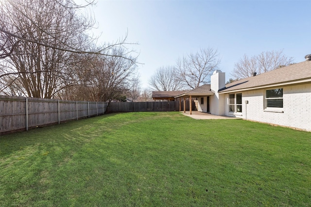 view of yard featuring a patio area