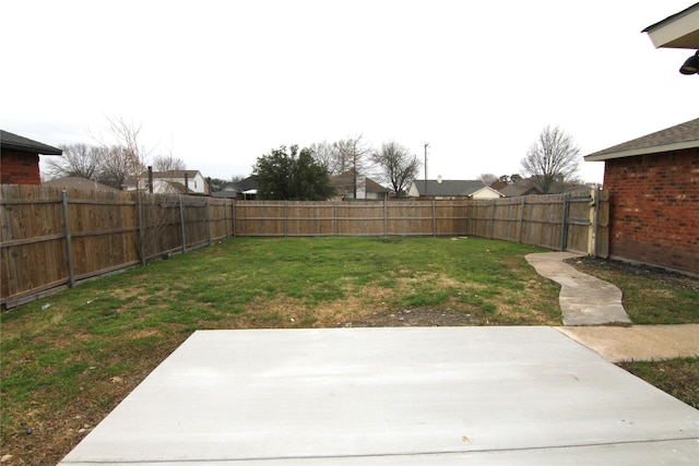 view of yard featuring a patio