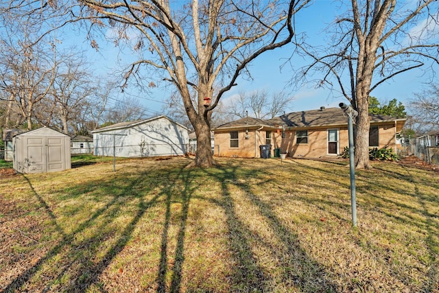 view of yard featuring a storage shed