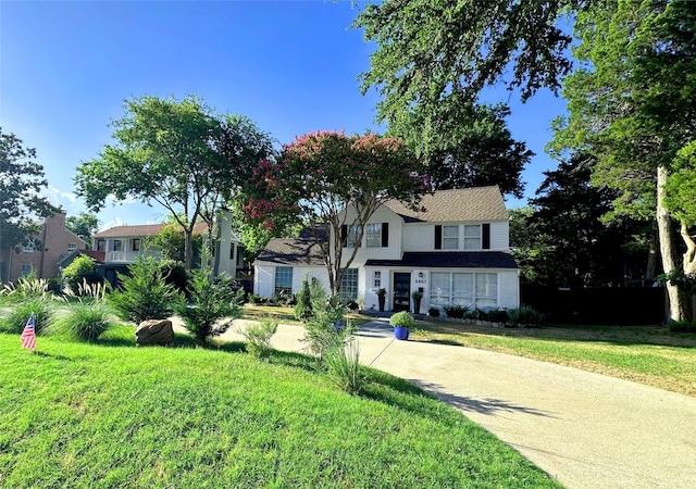 traditional home with a front yard