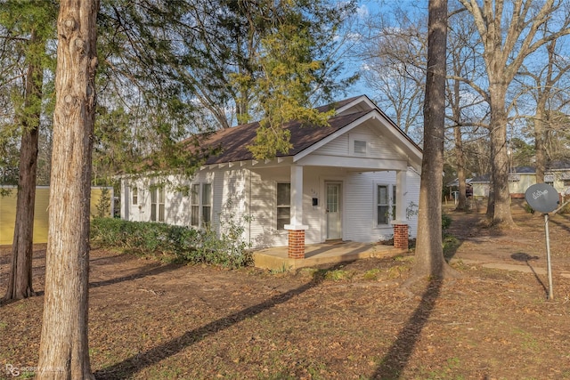 bungalow-style house with covered porch