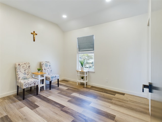 living area with baseboards, vaulted ceiling, wood finished floors, and recessed lighting