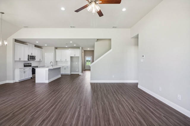 unfurnished living room featuring dark hardwood / wood-style flooring, sink, and ceiling fan with notable chandelier