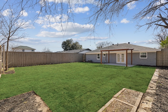 view of yard featuring a patio