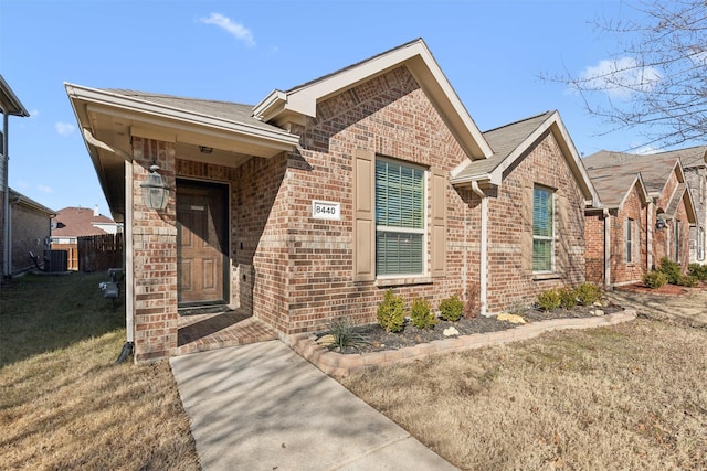 view of front of house featuring central AC unit and a front yard