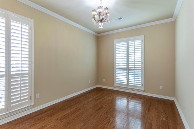 unfurnished room featuring dark wood-type flooring, crown molding, and a chandelier