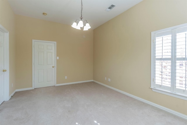 unfurnished room featuring light carpet and an inviting chandelier