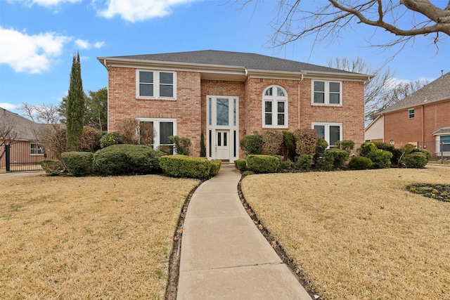 view of front facade featuring a front lawn