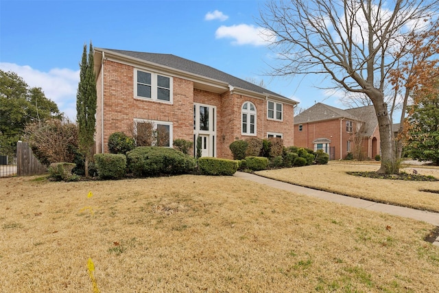 view of front of property featuring a front lawn