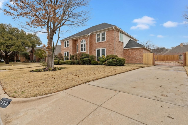 view of front of home featuring a front yard