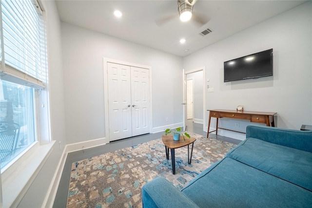 living room featuring ceiling fan, recessed lighting, visible vents, and baseboards