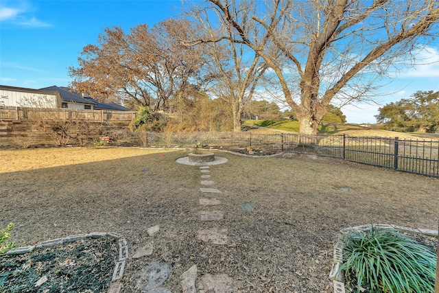 view of yard featuring a rural view