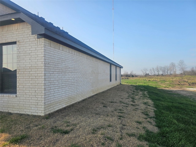 view of side of property featuring a lawn