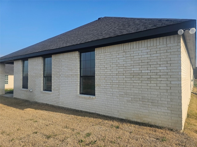 view of side of property featuring a yard