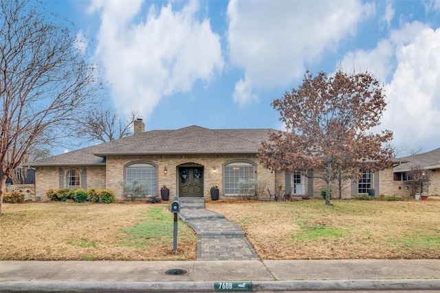 view of front of property with a front yard