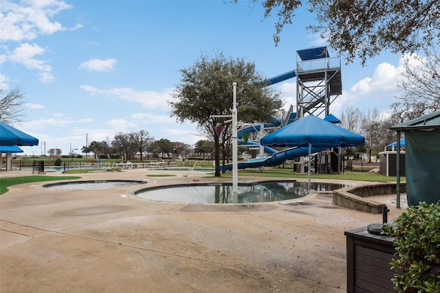 view of swimming pool