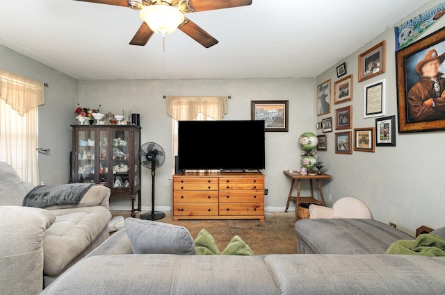 living room featuring ceiling fan and baseboards