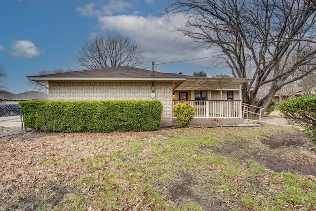 view of front of home with covered porch