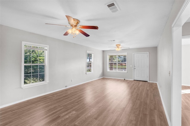 unfurnished room featuring light hardwood / wood-style flooring and ceiling fan