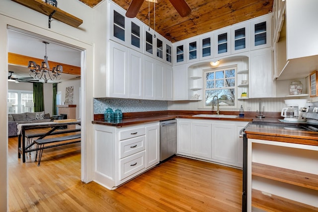 kitchen featuring ceiling fan with notable chandelier, white cabinetry, sink, hanging light fixtures, and light hardwood / wood-style flooring