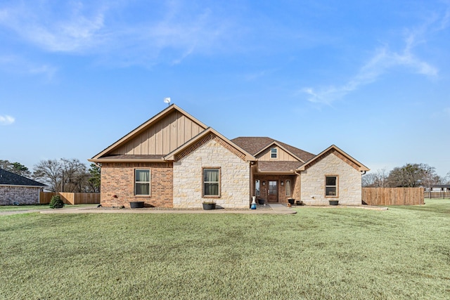 view of front of house featuring a front lawn