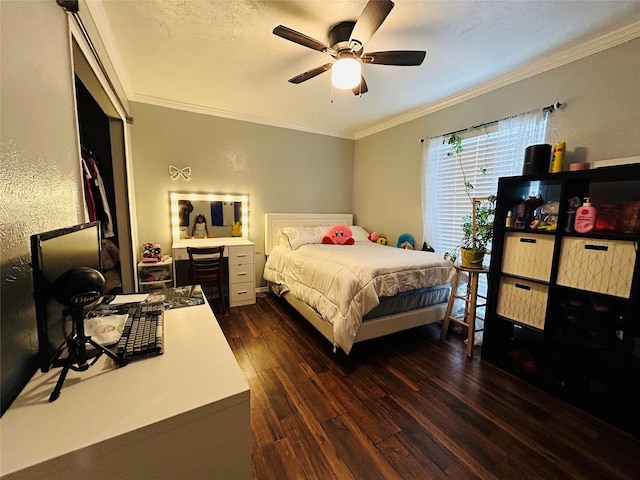 bedroom featuring crown molding, dark hardwood / wood-style floors, a textured ceiling, and ceiling fan