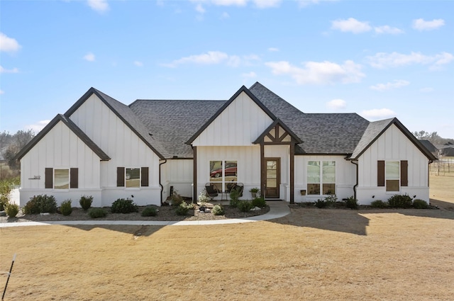 modern farmhouse featuring a front yard