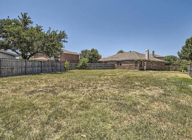 view of yard featuring a fenced backyard